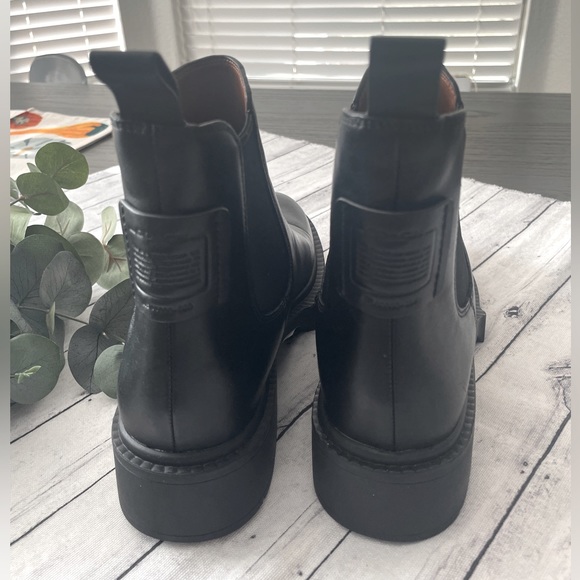 NWT COACH
Lyden Leather Chelsea Booties - Picture 4 of 12